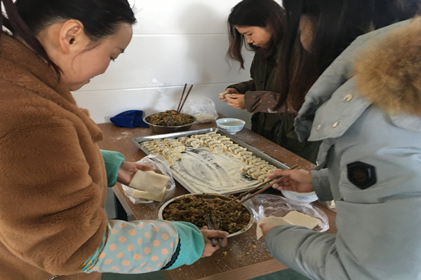 公司舉辦“迎冬至、包餃子”活動